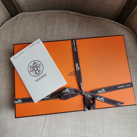 GIFTABLE Hermès Les Cabanes Set of 2 Herringbone Mugs - Picture 3 of 12